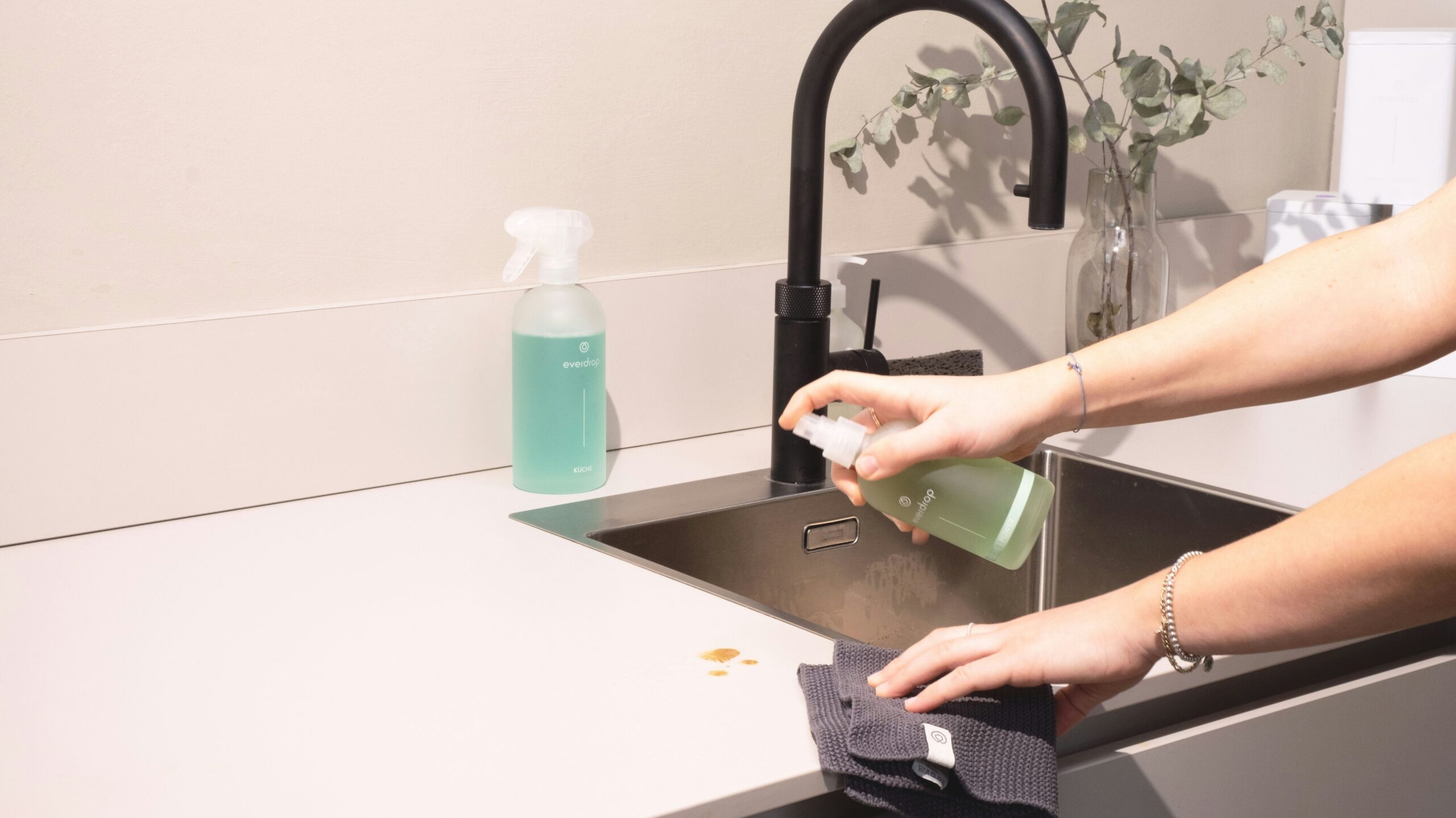 kitchen cleaning supplies to keep your kitchen clean