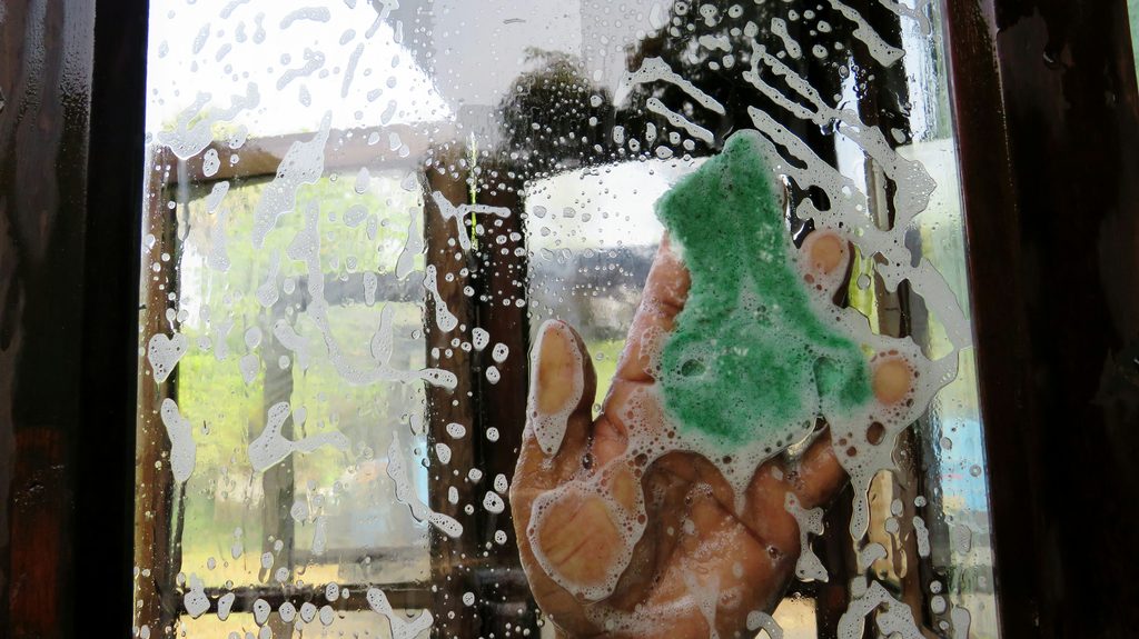 remove soap scum shower glass